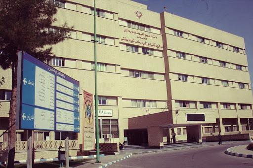 وسواس بیمارستان بهشتی کاشان در پذیرش کرونایی ها دردسر ساز شد ، از بستری کردن با علائم سرماخوردگی تا معاینه غیربالینی!
