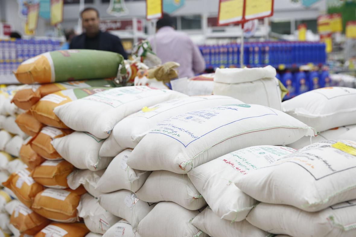خبرنگاران توزیع 860 تن اقلام مورد نیاز مردم در بازار لرستان